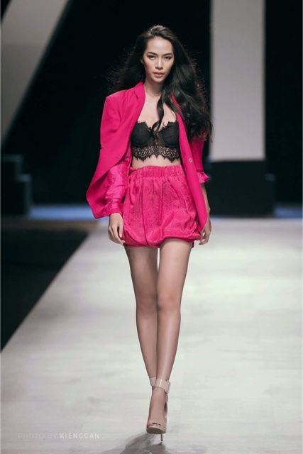 than hinh quyen ru cua co giao yoga maria cao trong phim gai gia lam chieu 2