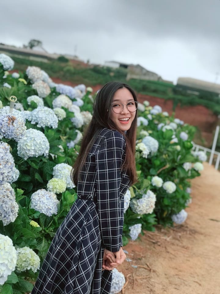 Tú Tri: 'Thời gian ấu thơ là một quãng trời kí ức xám xịt' tu tri thoi gian au tho la mot quang troi ki uc xam xit