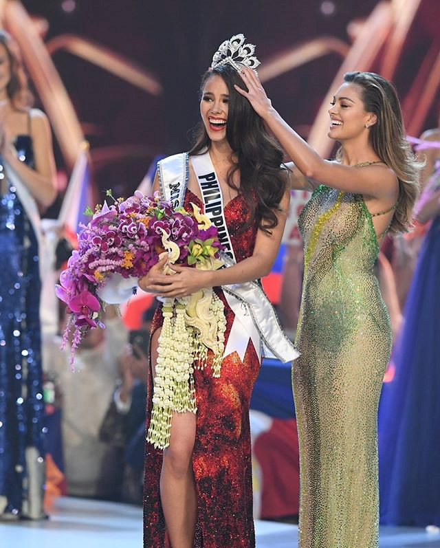 Phát hiện chấn động: Tân Miss Univers 2018 là bạn 'đồng môn' của loạt sao Việt NS Đức Trí, Thu Minh, Đoan Trang... phat hien chan dong tan miss univers 2018 la ban dong mon cua loat sao viet ns duc tri thu minh doan trang