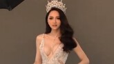 Hương Giang Idol lộ phần ngực méo mó trong hậu trường chụp ảnh chuẩn bị cho Miss International Queen 2019