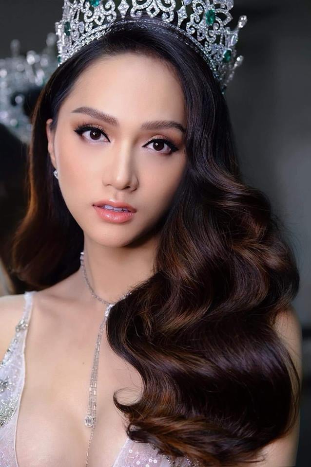 Hương Giang Idol lộ phần ngực méo mó trong hậu trường chụp ảnh chuẩn bị cho Miss International Queen 2019 huong giang idol lo phan nguc meo mo trong hau truong chup anh chuan bi cho miss international queen 2019