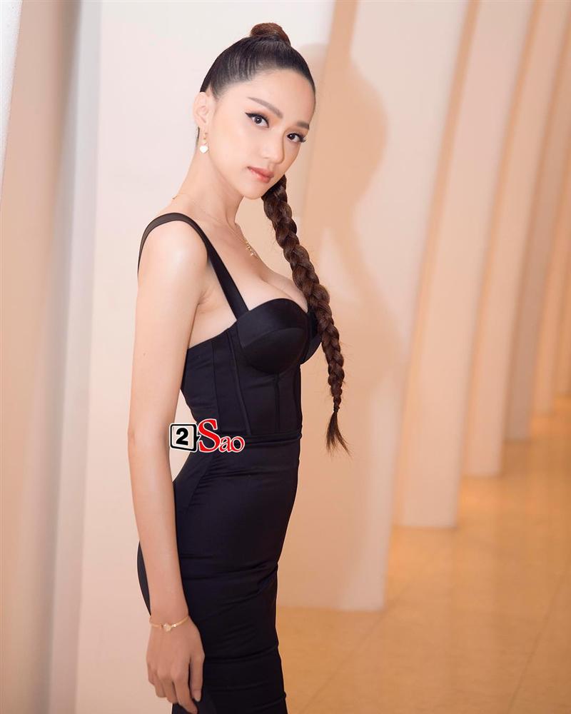 Hương Giang Idol lộ phần ngực méo mó trong hậu trường chụp ảnh chuẩn bị cho Miss International Queen 2019 huong giang idol lo phan nguc meo mo trong hau truong chup anh chuan bi cho miss international queen 2019