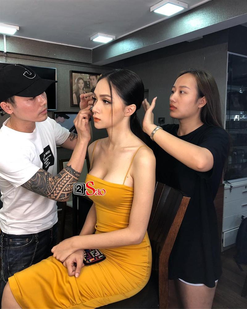 Hương Giang Idol lộ phần ngực méo mó trong hậu trường chụp ảnh chuẩn bị cho Miss International Queen 2019 huong giang idol lo phan nguc meo mo trong hau truong chup anh chuan bi cho miss international queen 2019