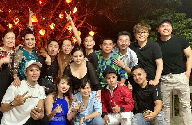 tran thanh ngoc huyen du sinh nhat hoai linh o nha tho to