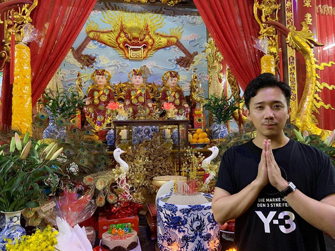 tran thanh ngoc huyen du sinh nhat hoai linh o nha tho to