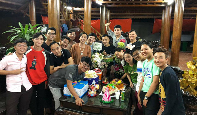 tran thanh ngoc huyen du sinh nhat hoai linh o nha tho to