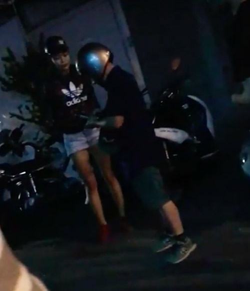 dan ban gai tin don toan chan dai cua rapper dinh tien dat