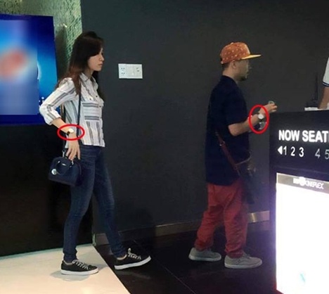 dan ban gai tin don toan chan dai cua rapper dinh tien dat