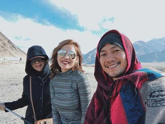dan ban gai tin don toan chan dai cua rapper dinh tien dat