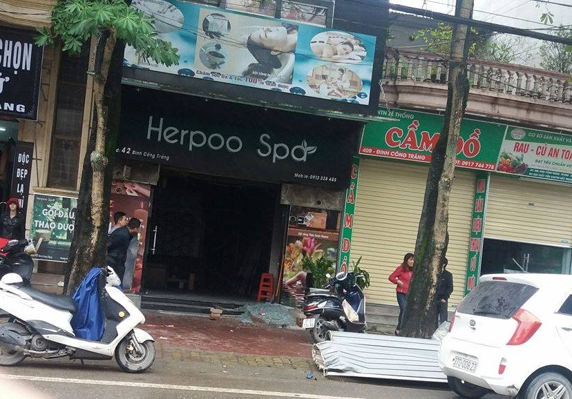 nghe an cuu thanh cong 6 nguoi bi mac ket trong ngoi nha bi chay