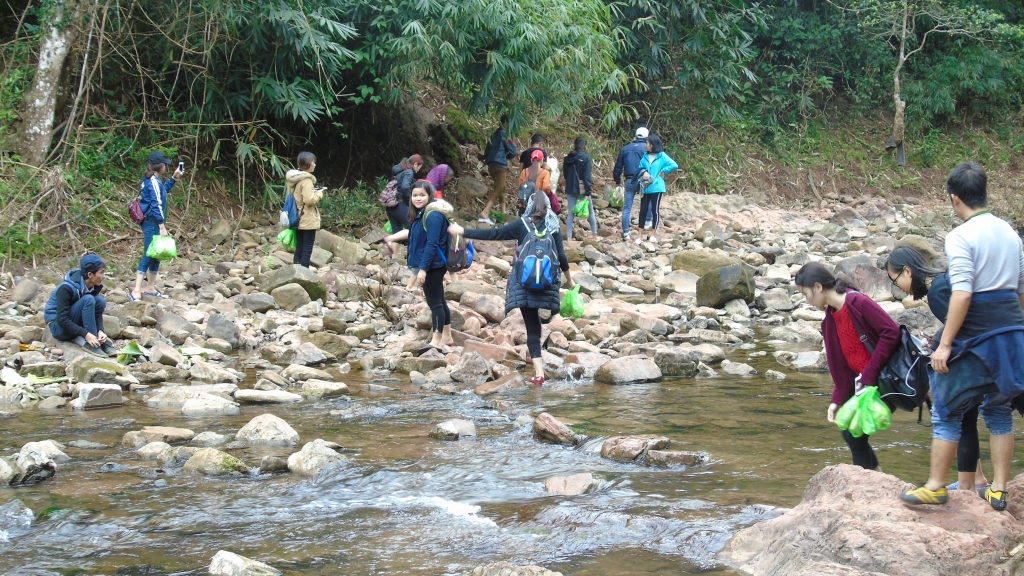 chang trai ung thu treo deo loi suoi mang tet den som ve voi ban aki