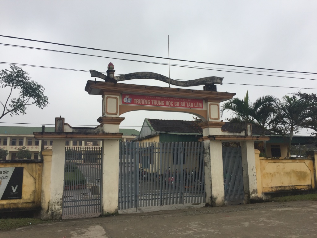 nghi van nu sinh de lai thu tuyet menh dung khan quang do treo co tu van o cua so lop hoc