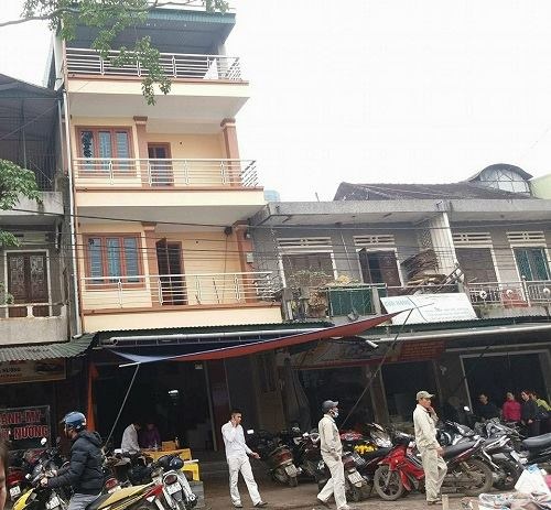 Phát hiện thi thể nam thanh niên đang phân hủy trong tư thế treo cổ ở ngôi nhà 3 tầng phat hien thi the nam thanh nien dang phan huy trong tu the treo co trong ngoi nha