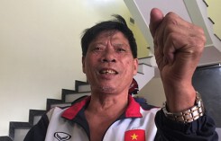 Bố mẹ trung vệ Bùi Tiến Dũng thịt 5 con gà, làm 3 nồi lẩu chiêu đãi hàng xóm tới nhà cổ vũ U23 Việt Nam