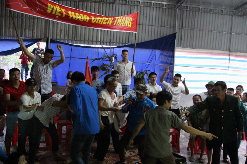 que nha ha tinh cua trung ve tien dung vo oa trong niem vui chien thang cua u23 viet nam