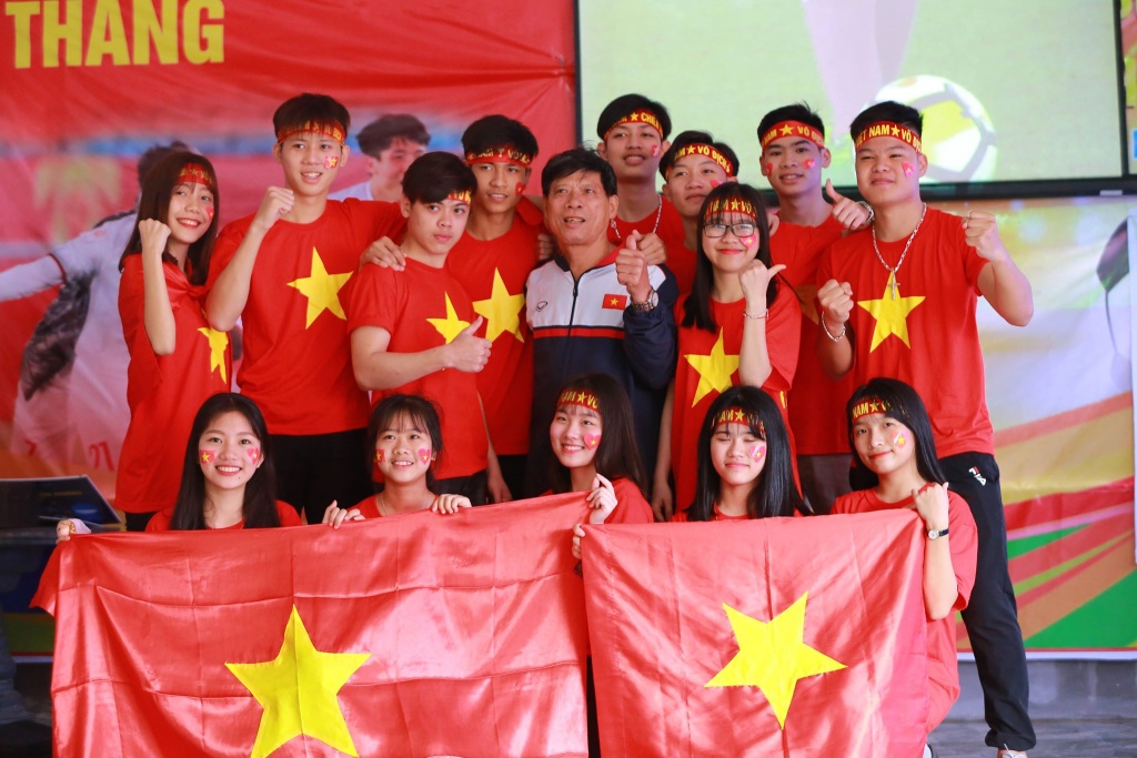 truoc tran chung ket nha trung ve tien dung ngap tran sac do