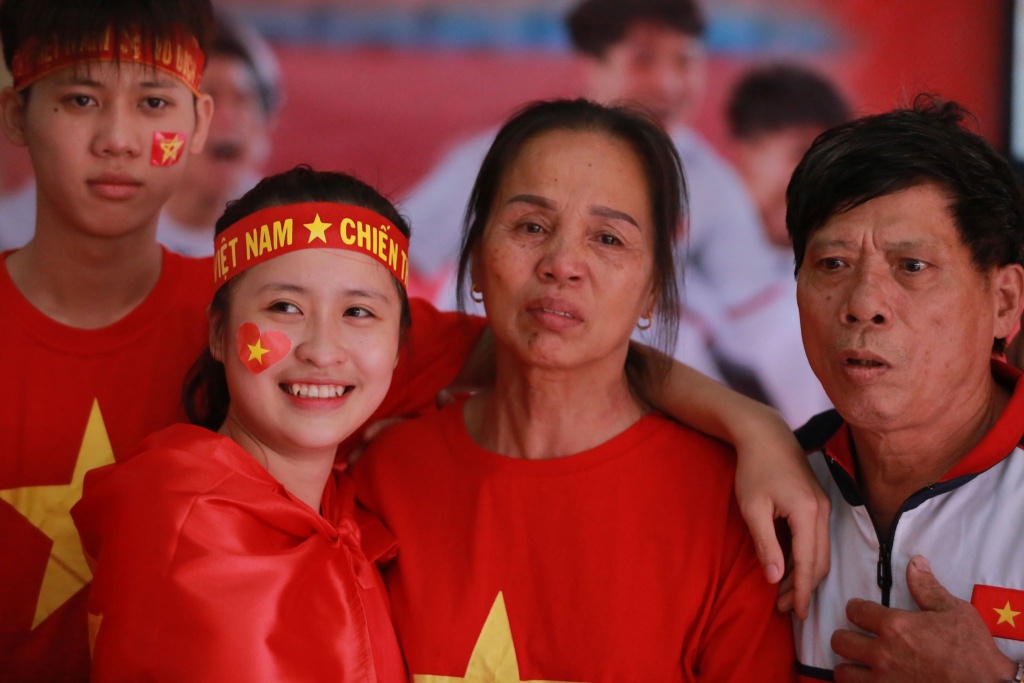 truoc tran chung ket nha trung ve tien dung ngap tran sac do