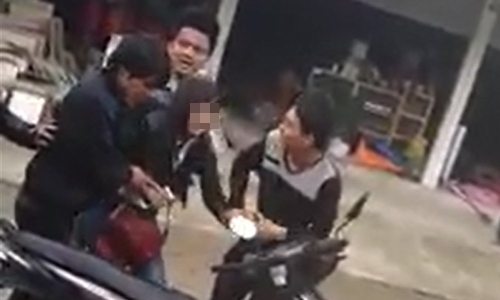 nghe an co gai gao khoc tham thiet khi bi bat ve lam vo