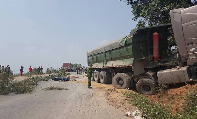 nghe an tren duong di kham ve thai phu bi xe dau keo tong tu vong