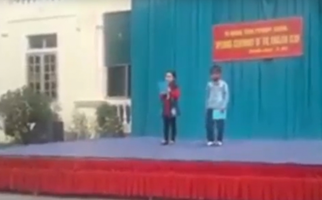 clip hoc sinh nhi truong lang dan chuong trinh bang tieng anh lam xieu long cu dan mang