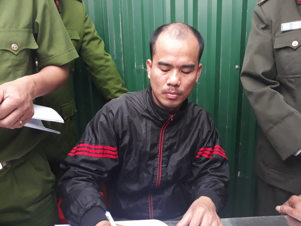 can bo cong an deo bien so gia dam chet nguoi nhung khong nhan loi