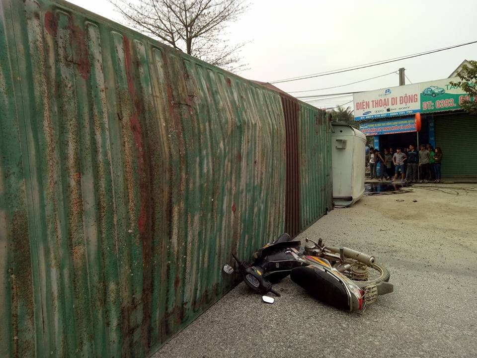 ha tinh xe container do ngang de chet nguoi dan ong