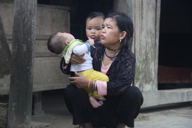 cau chuyen ve nguoi phu nu 8 lan vuot can ben khe suoi