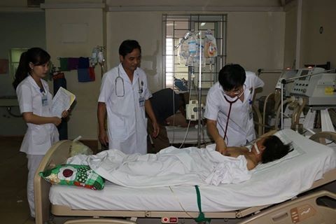 nguoi phu nu ngay 3 bua ruou nguy kich vi ngo doc