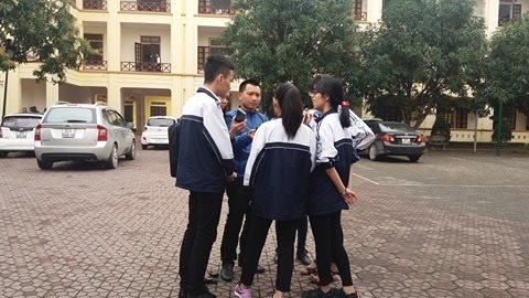 giam thi bi to an cap chat xam 5 thi sinh chung kien su viec len tieng