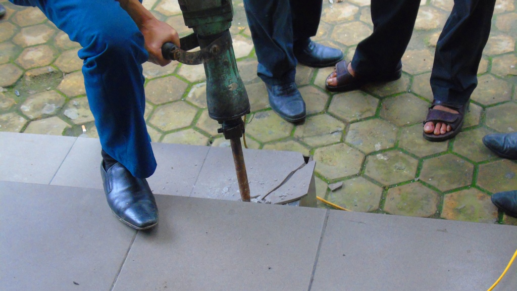 ha tinh ngay dau ra quan danh lai via he cho nguoi di bo