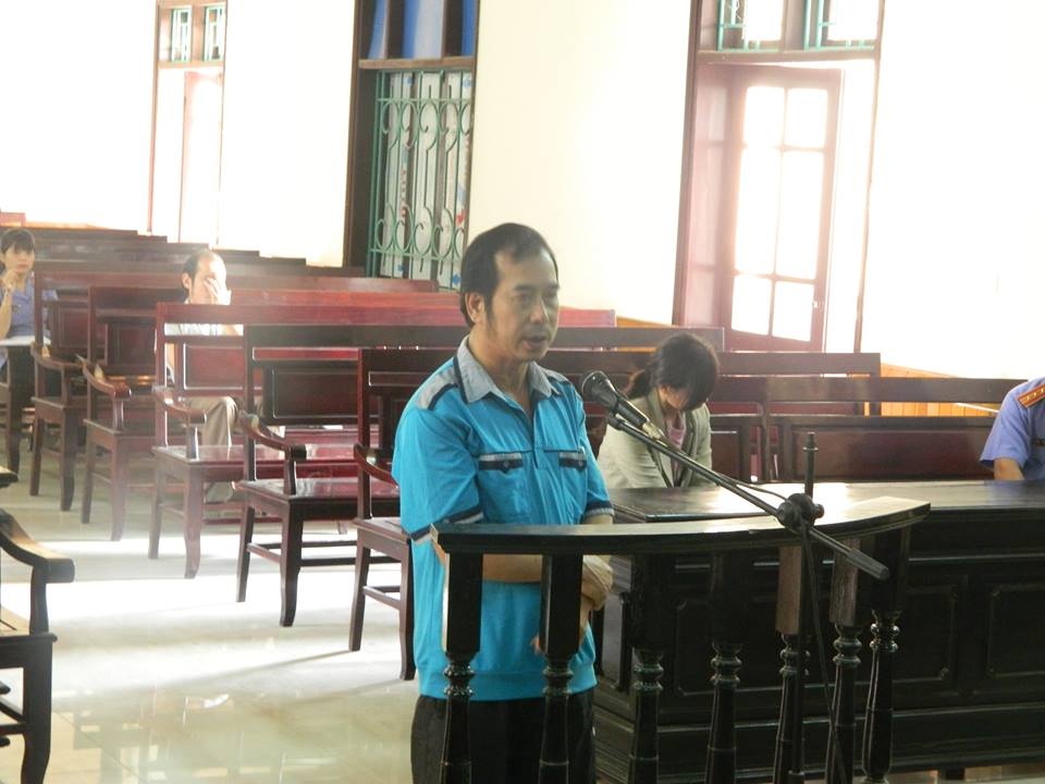 nam thanh nien giau 4 banh heroin tren xe giuong nam
