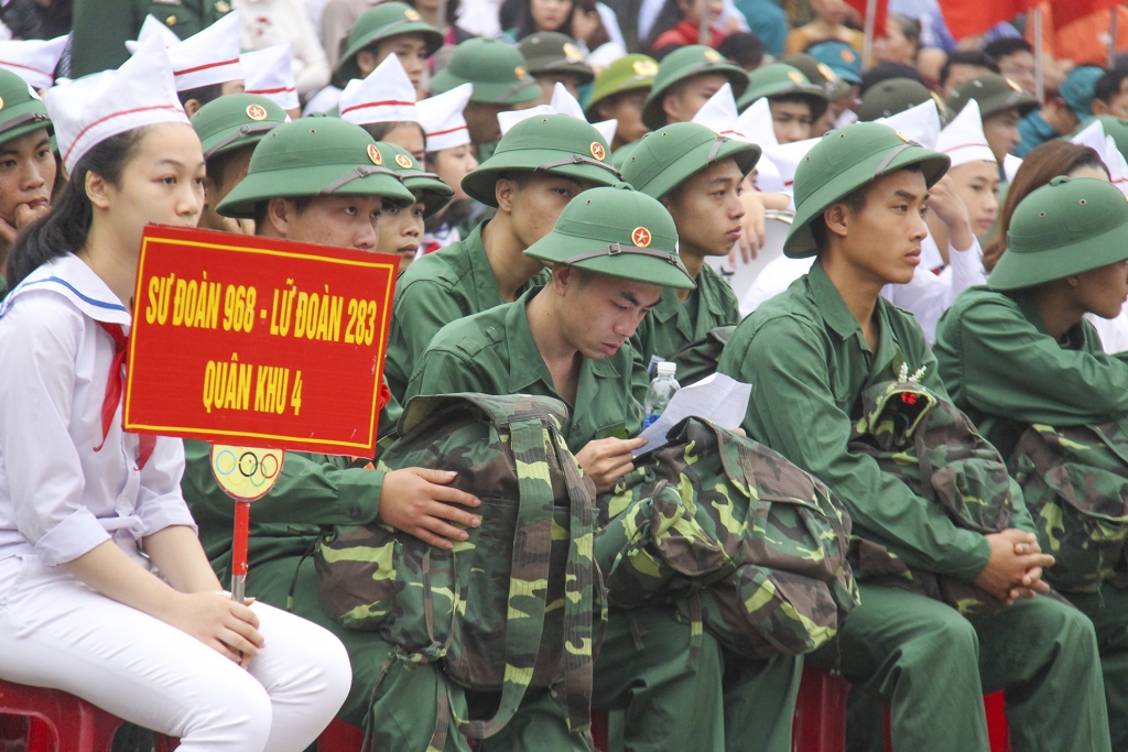 ha tinh nhung giot nuoc mat luu luyen tien tan binh len duong nhap ngu