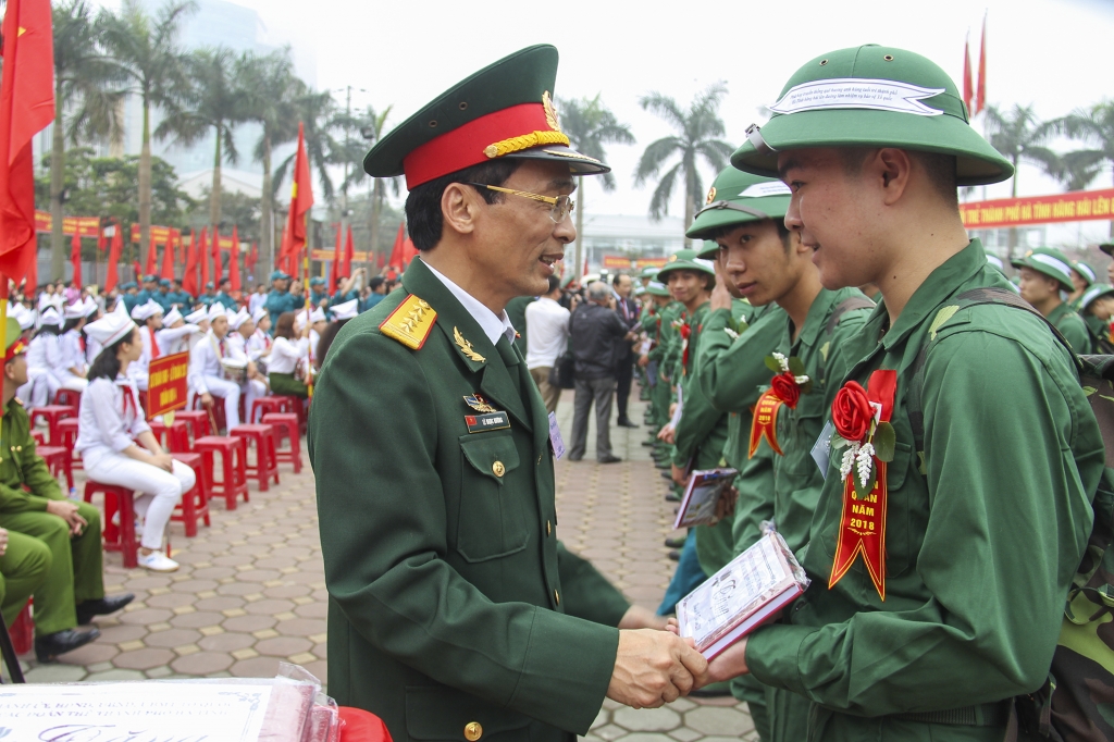 ha tinh nhung giot nuoc mat luu luyen tien tan binh len duong nhap ngu