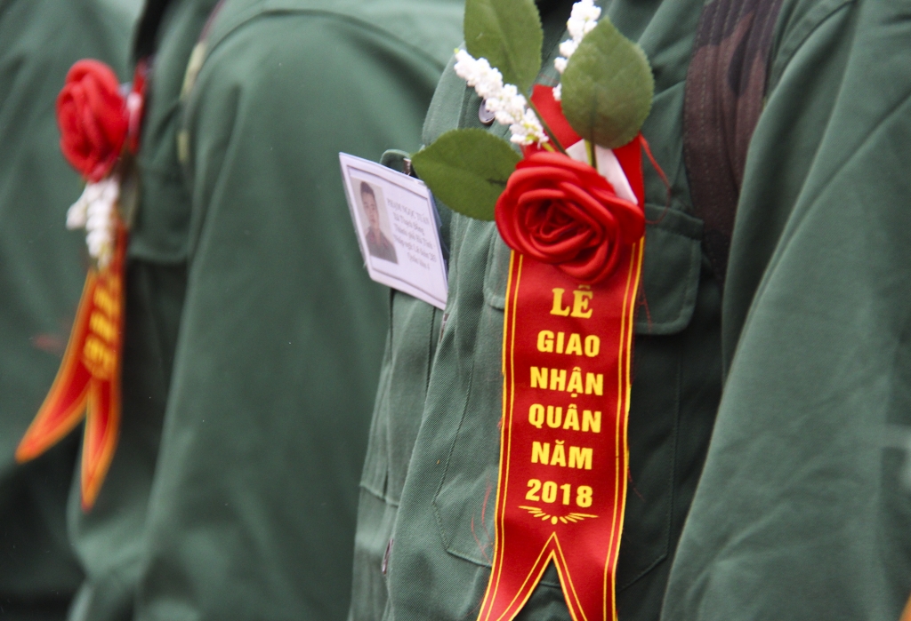 ha tinh nhung giot nuoc mat luu luyen tien tan binh len duong nhap ngu