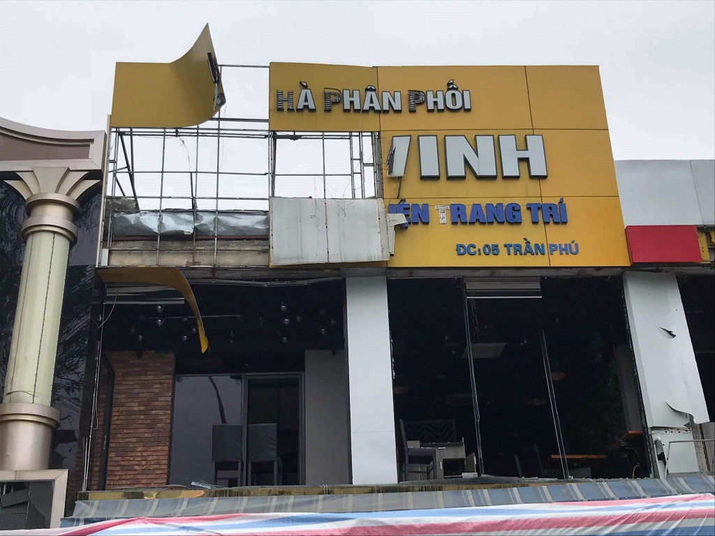 khung canh tan hoang trong vu no nha hang o tp vinh trong dem