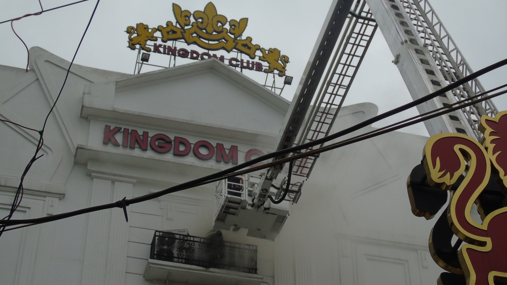 linh cuu hoa pha tuong vao dap lua quan karaoke kingdom o ha tinh