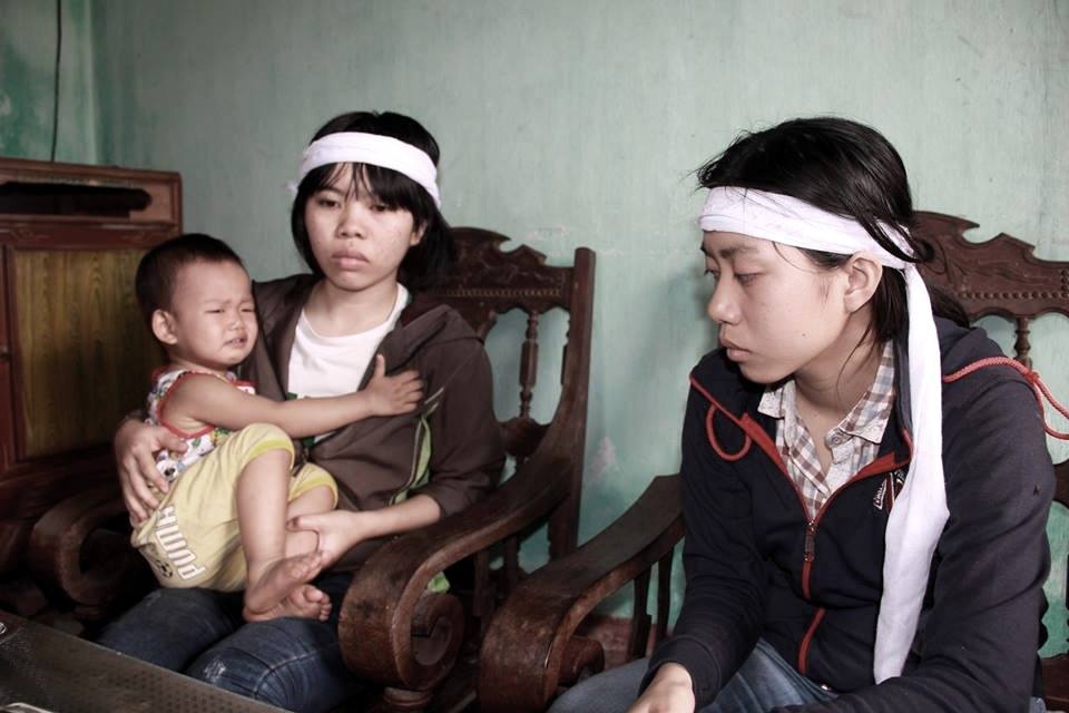 rot nuoc mat truoc bi canh gia dinh cua co be hien tang me cuu song nguoi