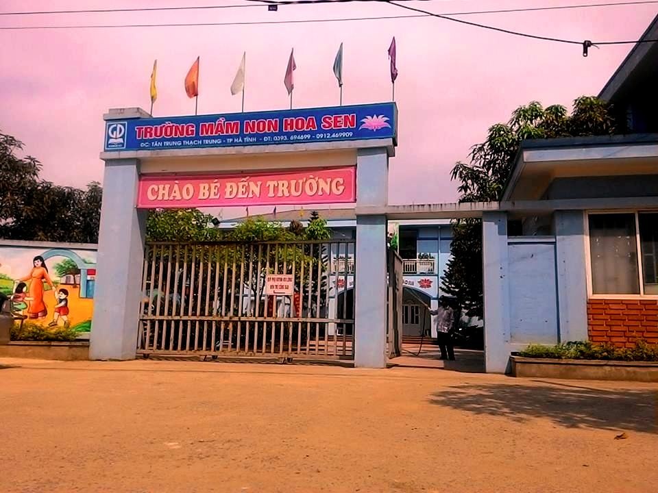 giao vien mam non bi phu huynh to dung dien thoai danh sung dau tre