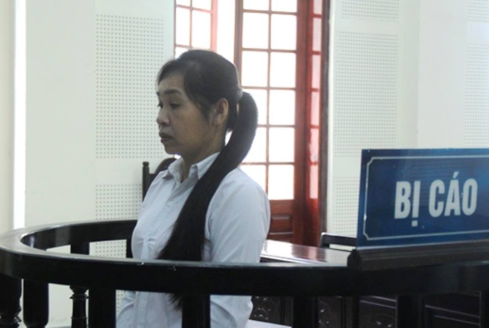 chi dem ban em lam vo sinh con cho nguoi dan ong trung quoc