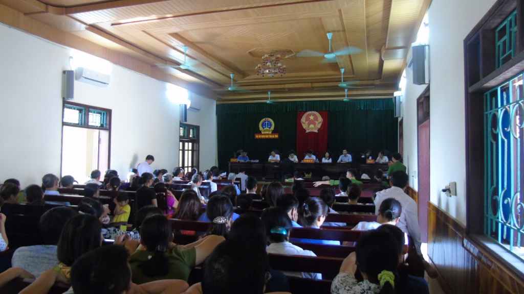 bi de nghi tu hinh tai xe giet nu giam thi bat khoc giua toa