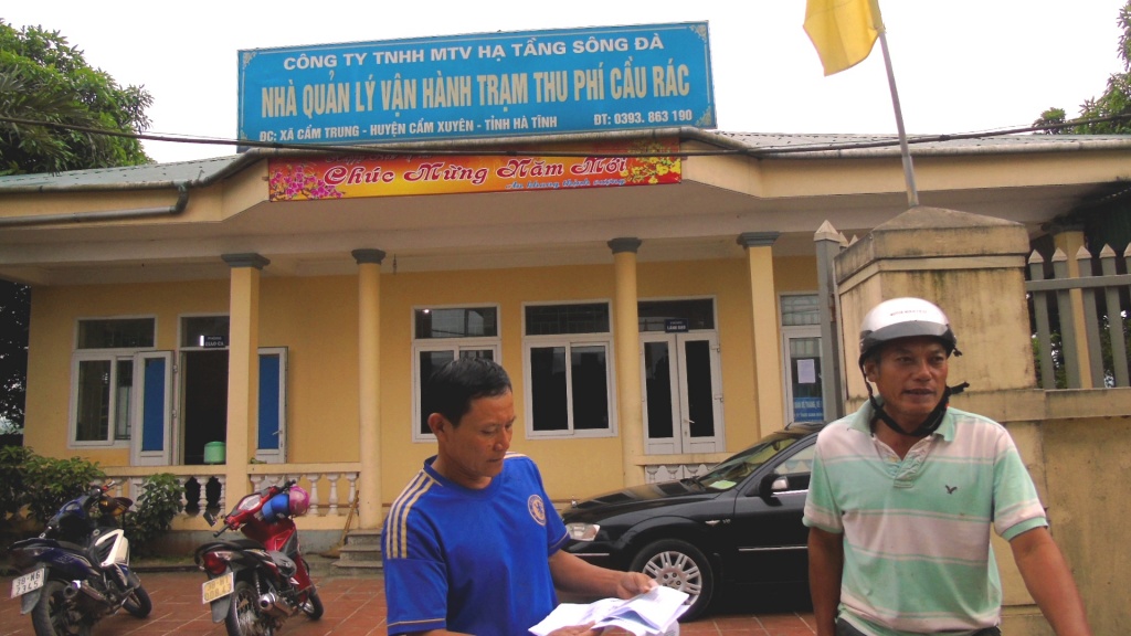 gan 10 nam cong phi oan va niem vui duoc mien phi qua tram bot cau rac