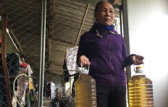 Hà Tĩnh: Kinh hoàng nước giếng hóa dầu, dân múc từng can về sử dụng