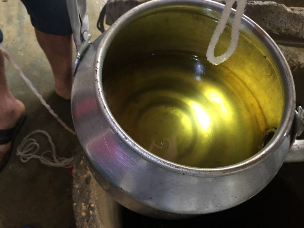 vu nuoc gieng hoa dau phat hien them 5 mo dau trong gieng nuoc
