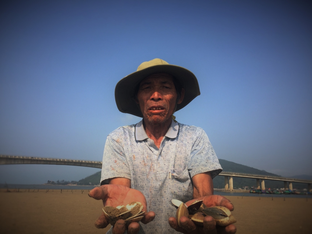 ngao bong nhien chet trang dan khoc than khi lam vao canh no nan