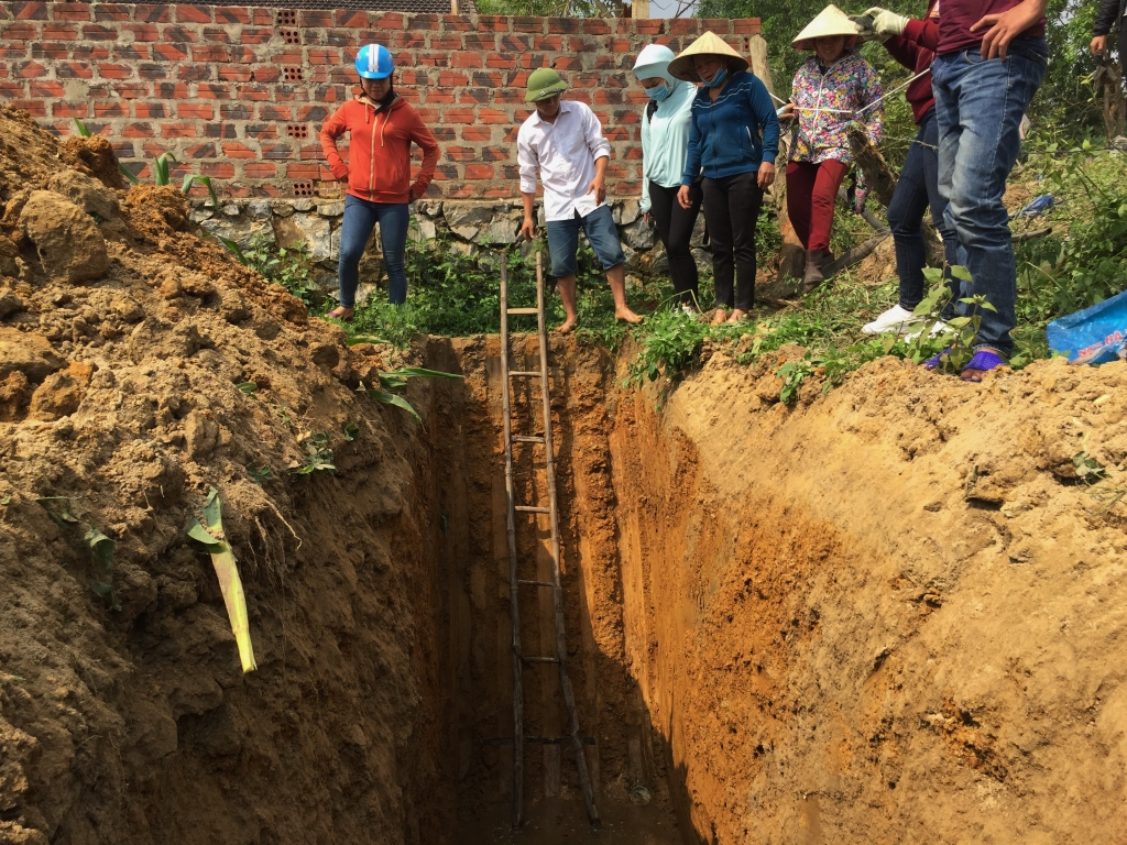 vu nuoc gieng hoa dau phat hien nguon mach dau chay ra tu duoi long dat