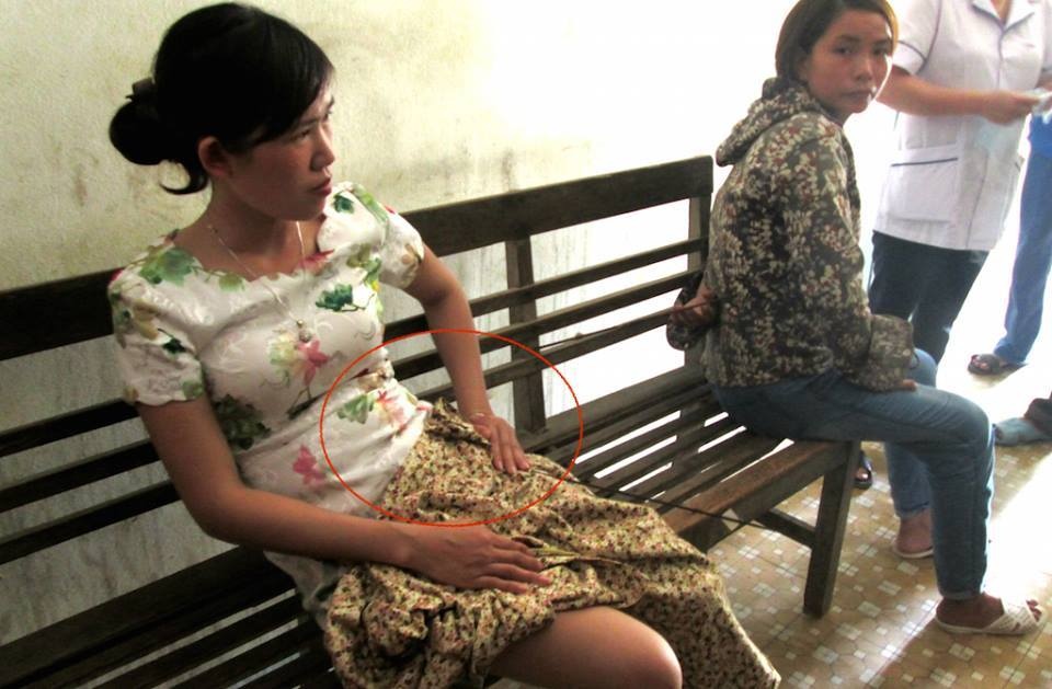 bat ngo cam no san ban vao lung bung va dui cua 3 nguoi