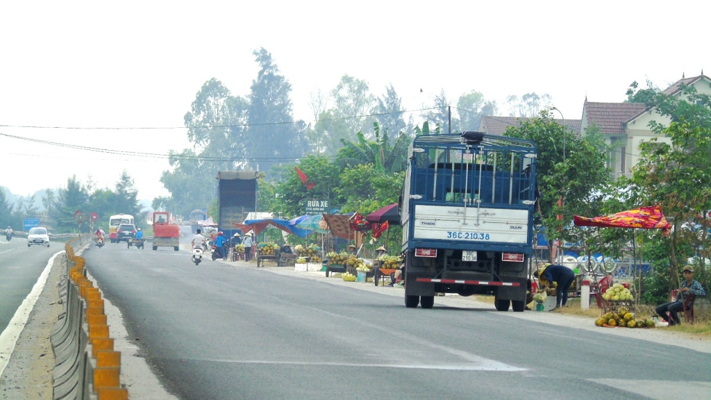 vi muu sinh dan chiem duong dung leu ban dua tren quoc lo 1a