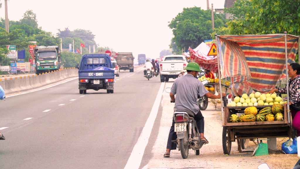vi muu sinh dan chiem duong dung leu ban dua tren quoc lo 1a