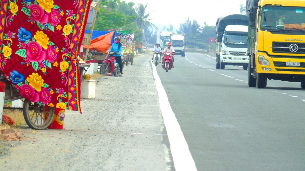 vi muu sinh dan chiem duong dung leu ban dua tren quoc lo 1a