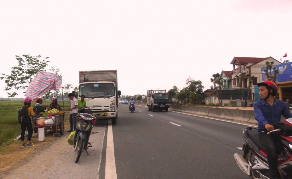 vi muu sinh dan chiem duong dung leu ban dua tren quoc lo 1a